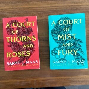 A Court of Thorns and Roses Book Set